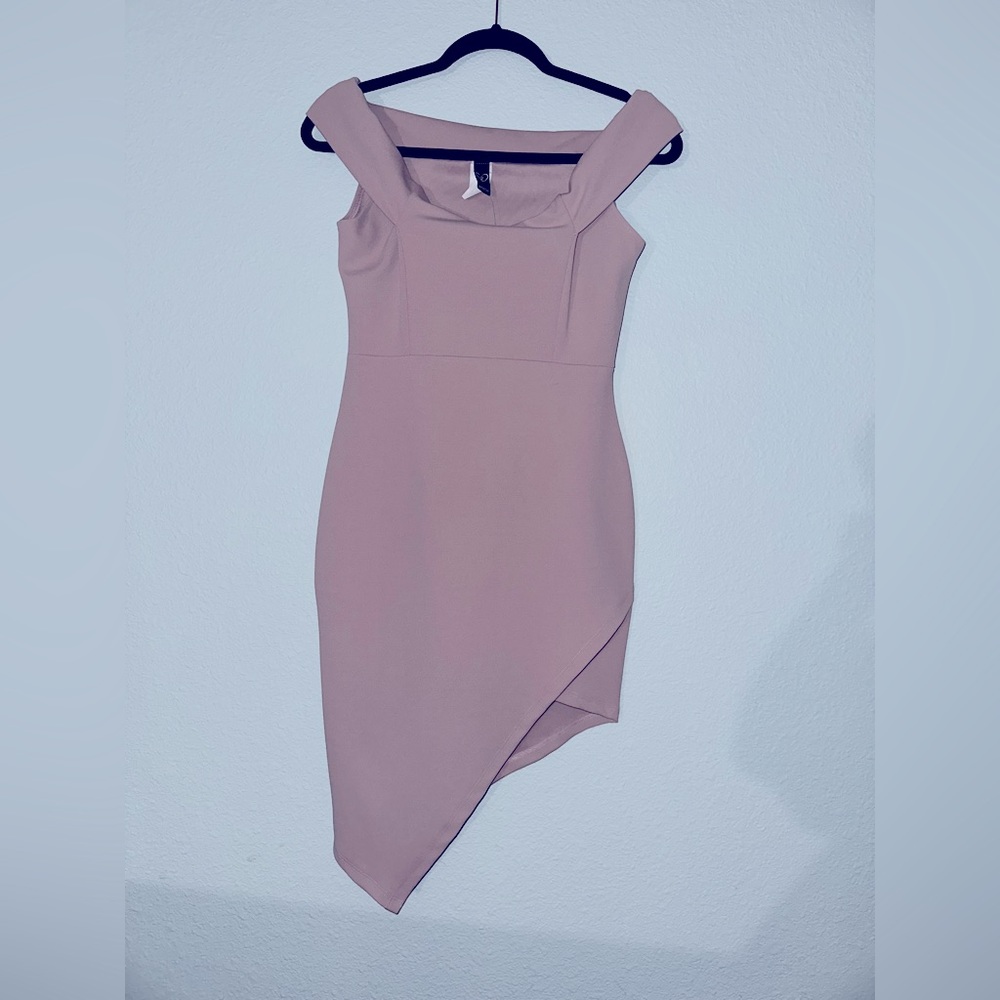 Pretty mauve dress!